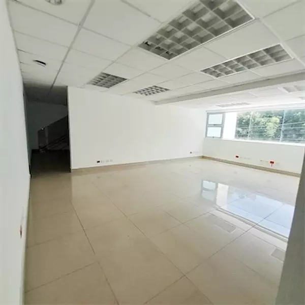 oficinas y locales comerciales - Local en la Esperilla céntrico y amplio  6