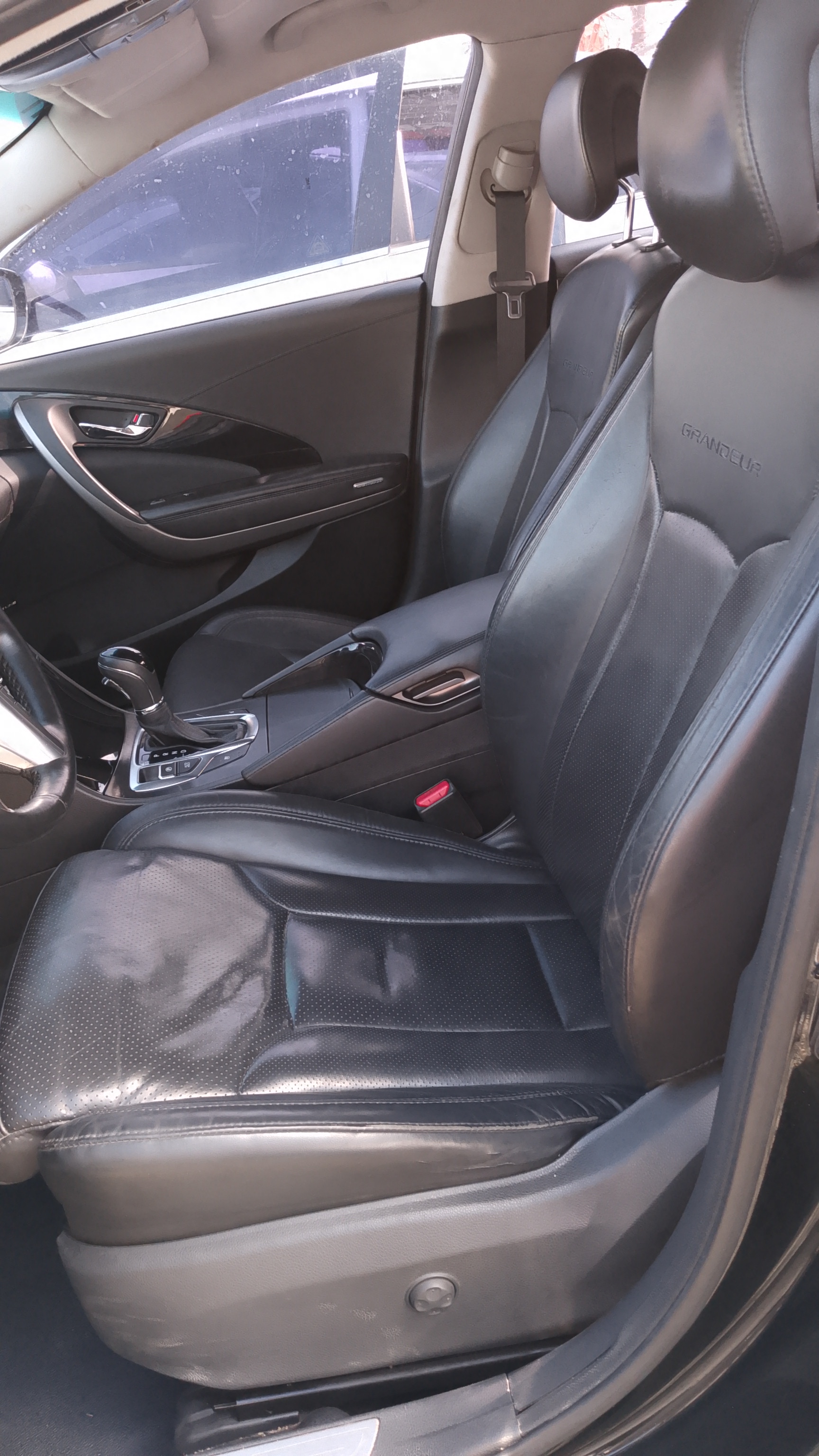carros - HYUNDAI GRANDEUR 2017 NEGRO DESDE: RD$690,000.00 2