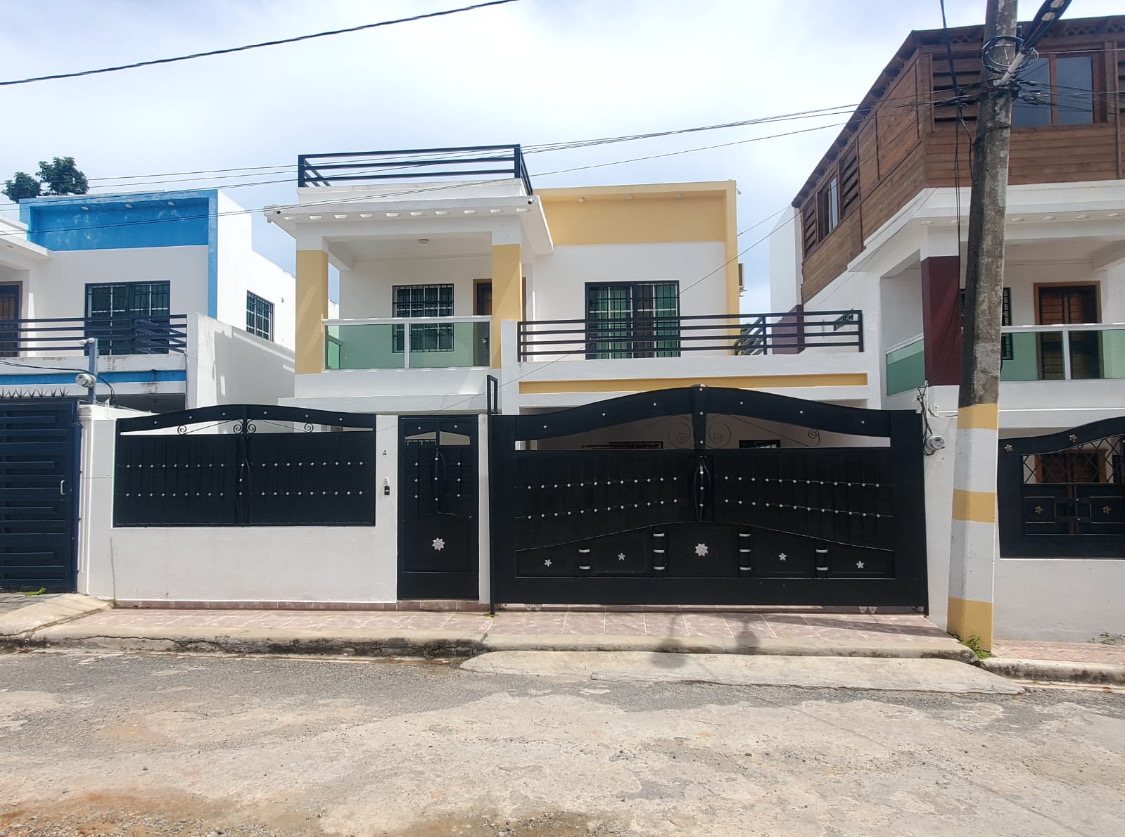 casas - CASA HERMOSA  EN STO DGO ESTE DE 2 NIVELES 220m2  0