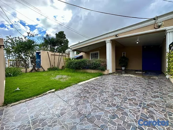 casas - venta de casa en la charles de Gaulle con patio grande Santo Domingo este  6
