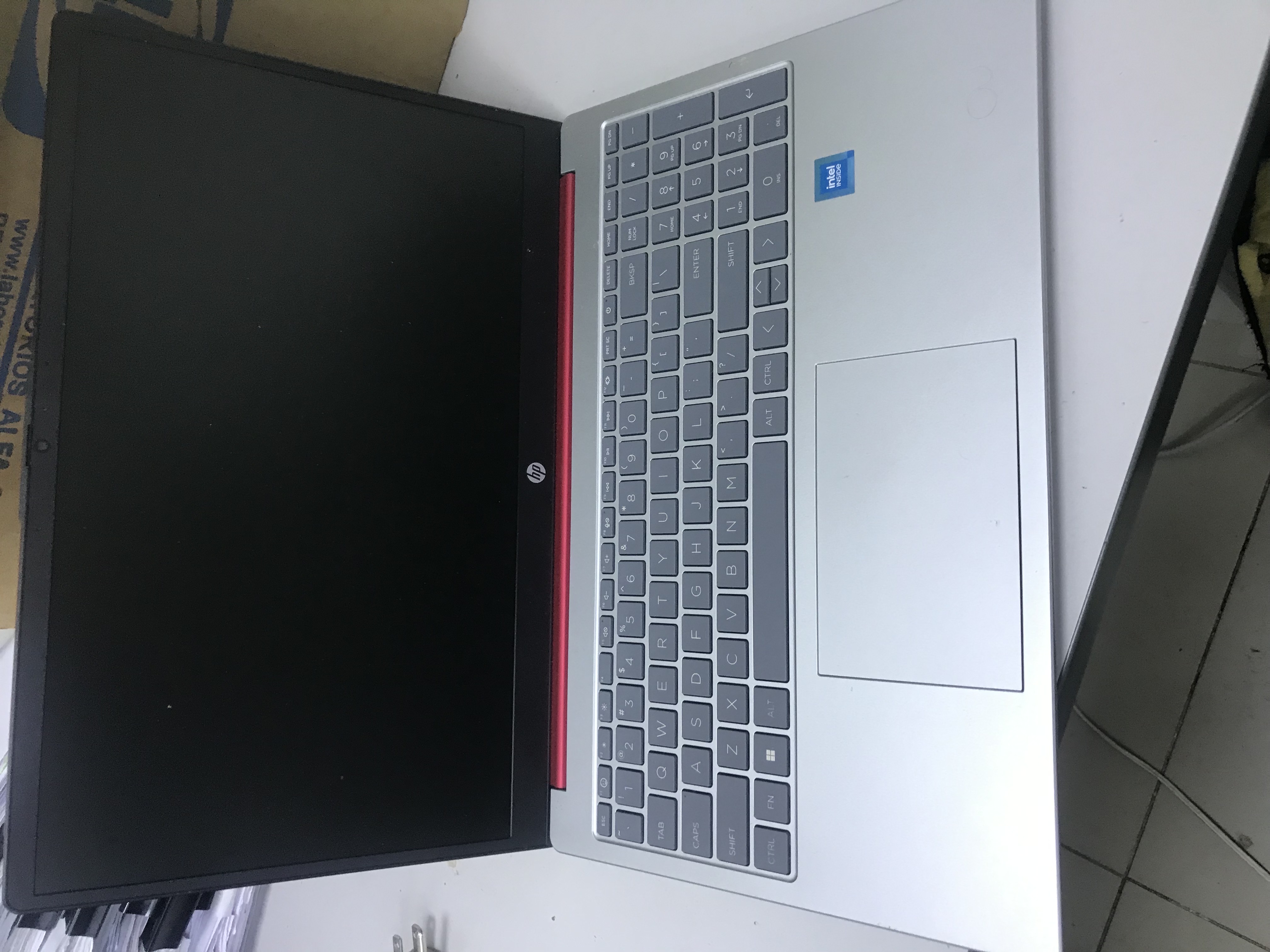 computadoras y laptops - Laptop HP 15 2024, como nueva,  4