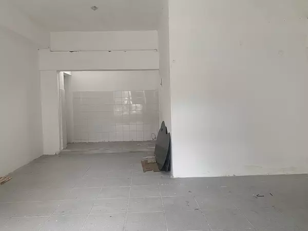 oficinas y locales comerciales - Local céntrico en Evaristo 2