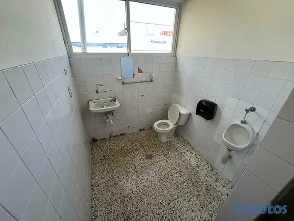 oficinas y locales comerciales - Local en Alquiler en Av 27 de Febrero, Evaristo Mo 5