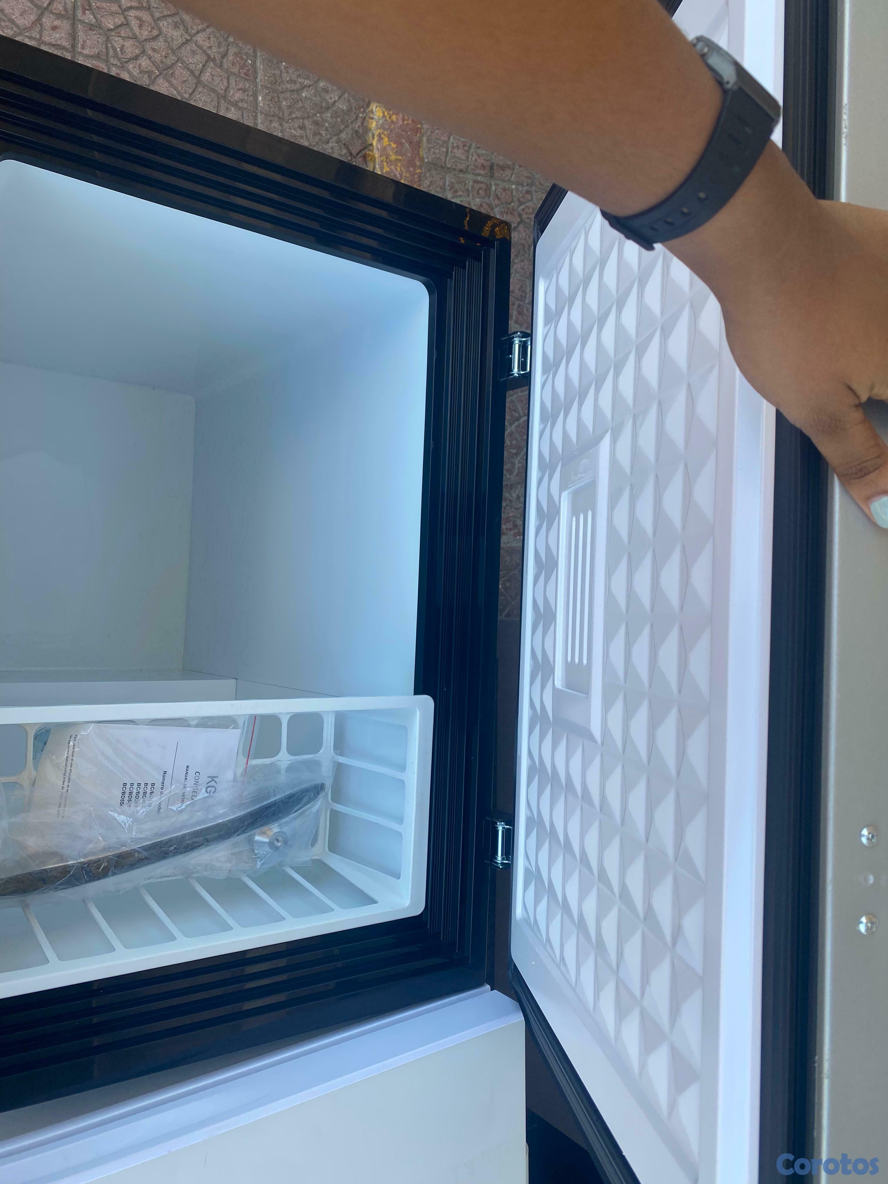 electrodomesticos - *FREEZER KGLG*

FREEZER KGLG
1 AÑO DE GARANTÍA 
6.5 PIES
DB-180G
 3