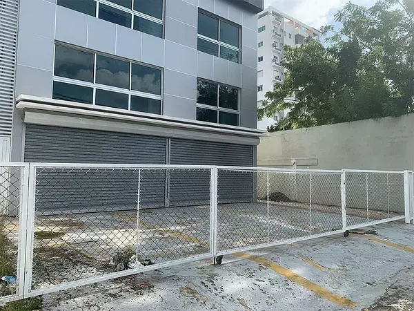 oficinas y locales comerciales - Local céntrico en primer nivel  4