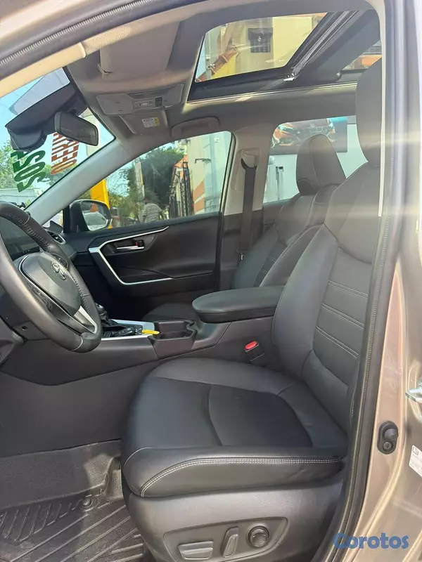 jeepetas y camionetas - Toyota Rav4 XLE 2024 11