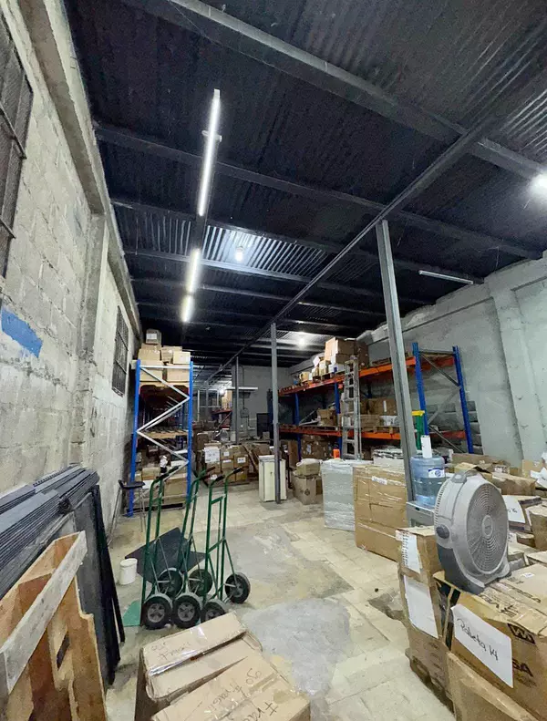oficinas y locales comerciales - Local tipo nave comercial 7