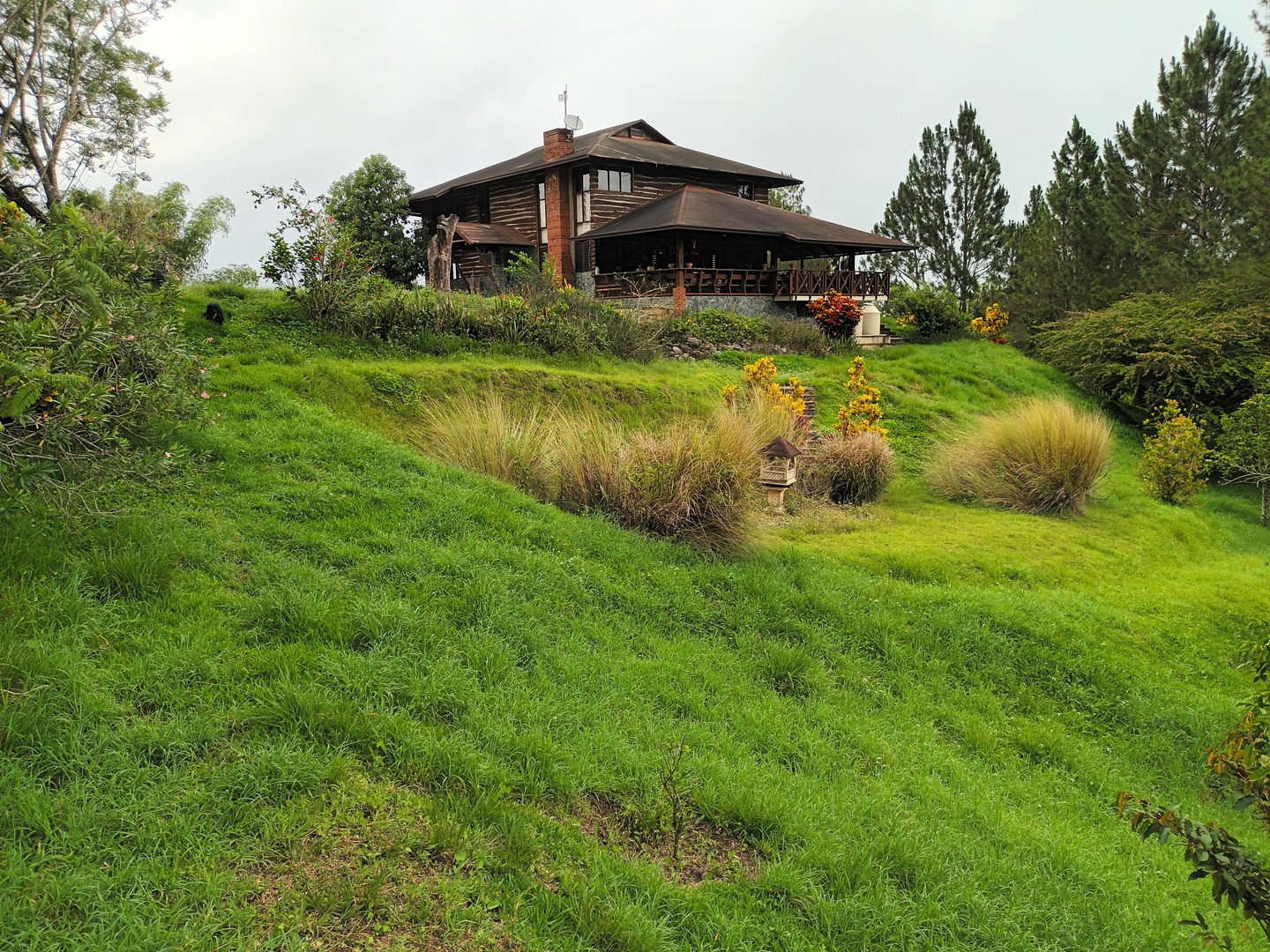 casas vacacionales y villas - Hermosa Casa de Campo y Finquita en Jarabacoa. Vista Espectacular. US$ 990,000