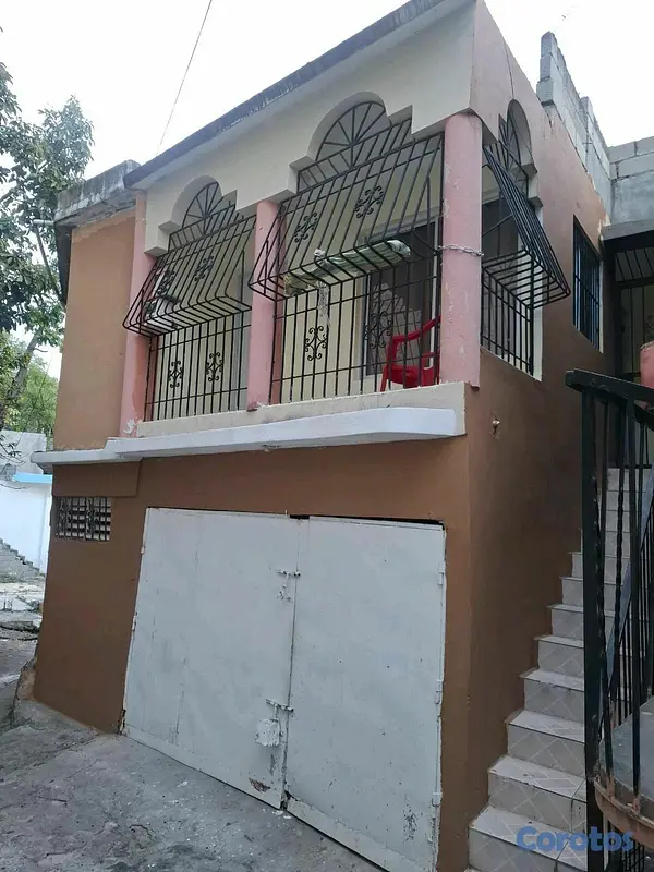 casas - Propiedad de 3 niveles y 5 viviendas en Venta 3