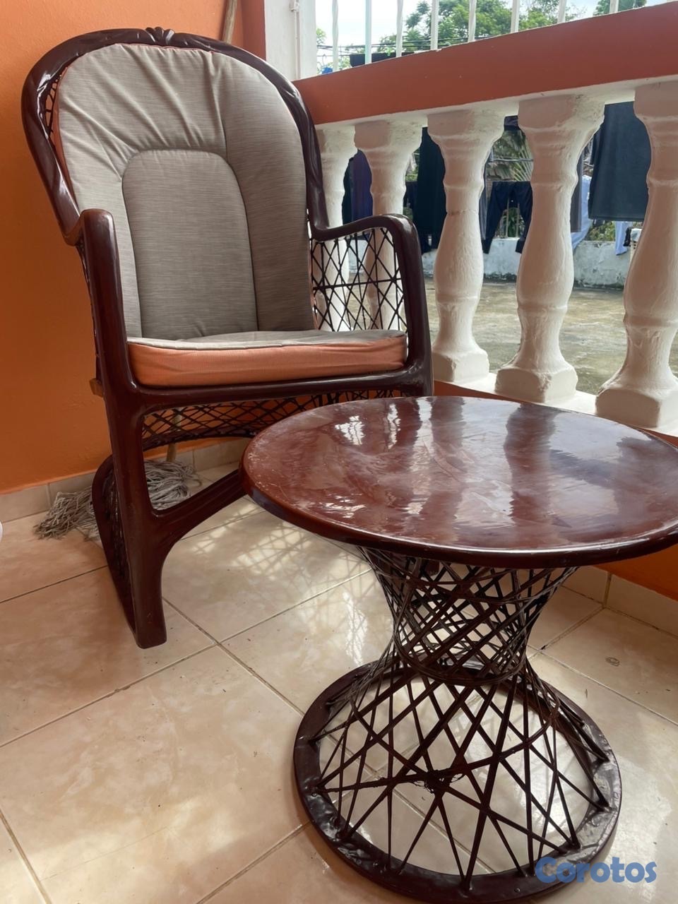 muebles y colchones - 2 MECEDORAS CON SU MESA - NEGOCIABLE
 1