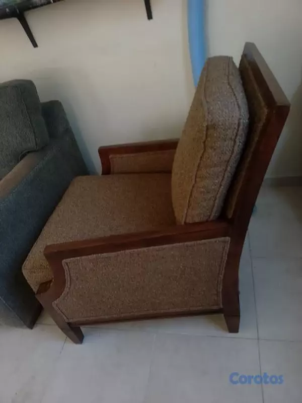 muebles y colchones - Butaca  tapizada  con ribetes de caoba  3