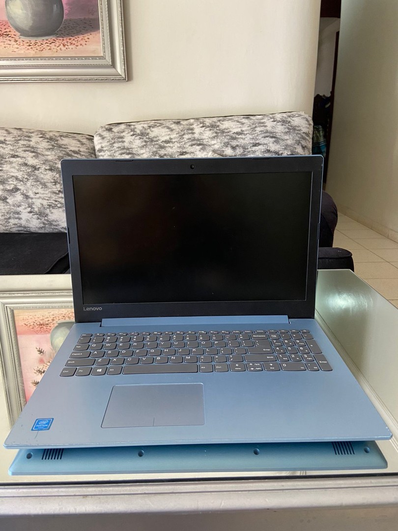computadoras y laptops - Laptop Lenovo IdealPad 320 15.6"