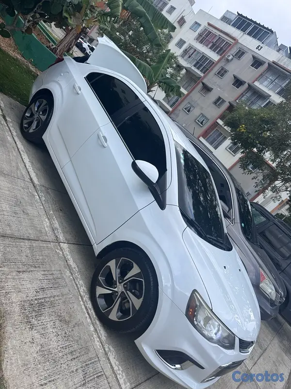 carros - Chevrolet Sonic 2018 5