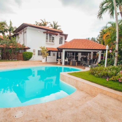 casas vacacionales y villas - villa recién remodelada y moderna en casa de campo 