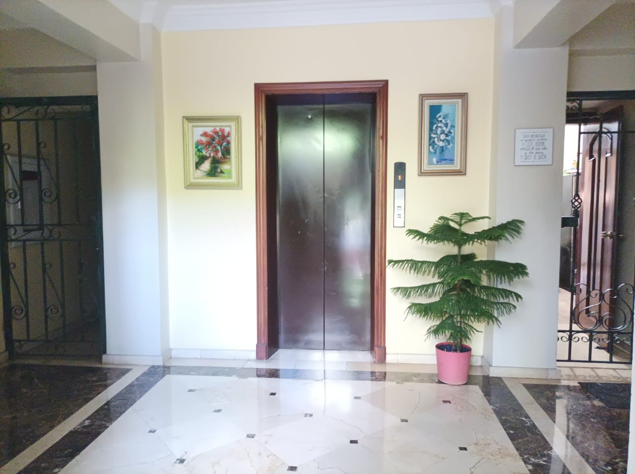 apartamentos - Se vende apartamento en Naco 2