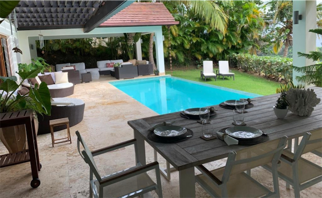 casas vacacionales y villas - Venta de Villa de lujo en samana zona turística con piscina 3