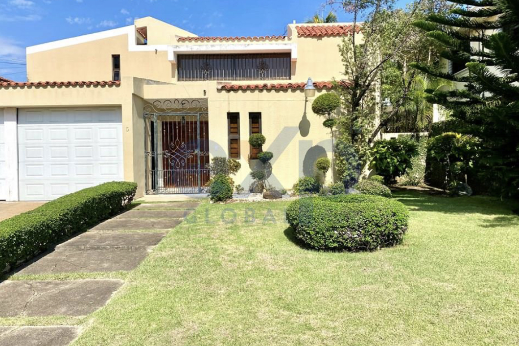 casas - Venta de casa de 785mts con piscina Distrito Nacional ensanche Julieta 2