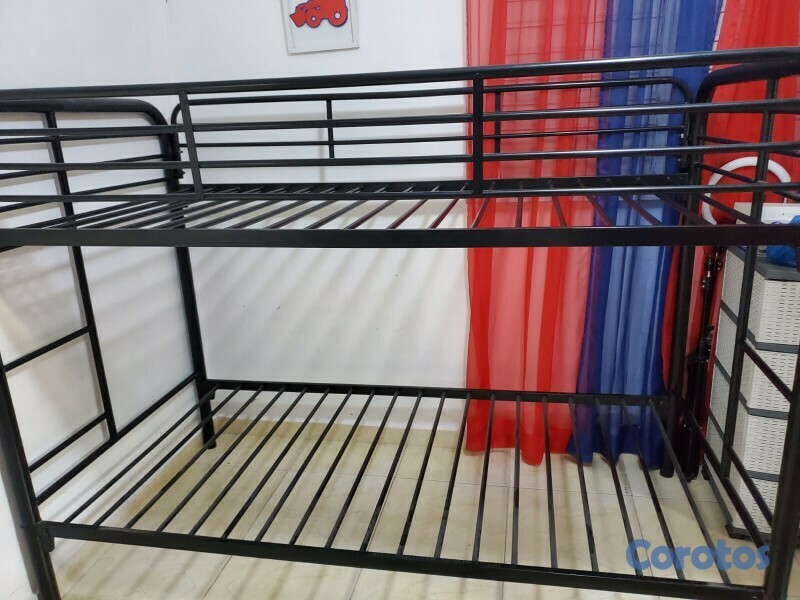 muebles y colchones - Camarote como nuevo sin colchón. Poco uso. Hierro de calidad, no se tambalea.  2