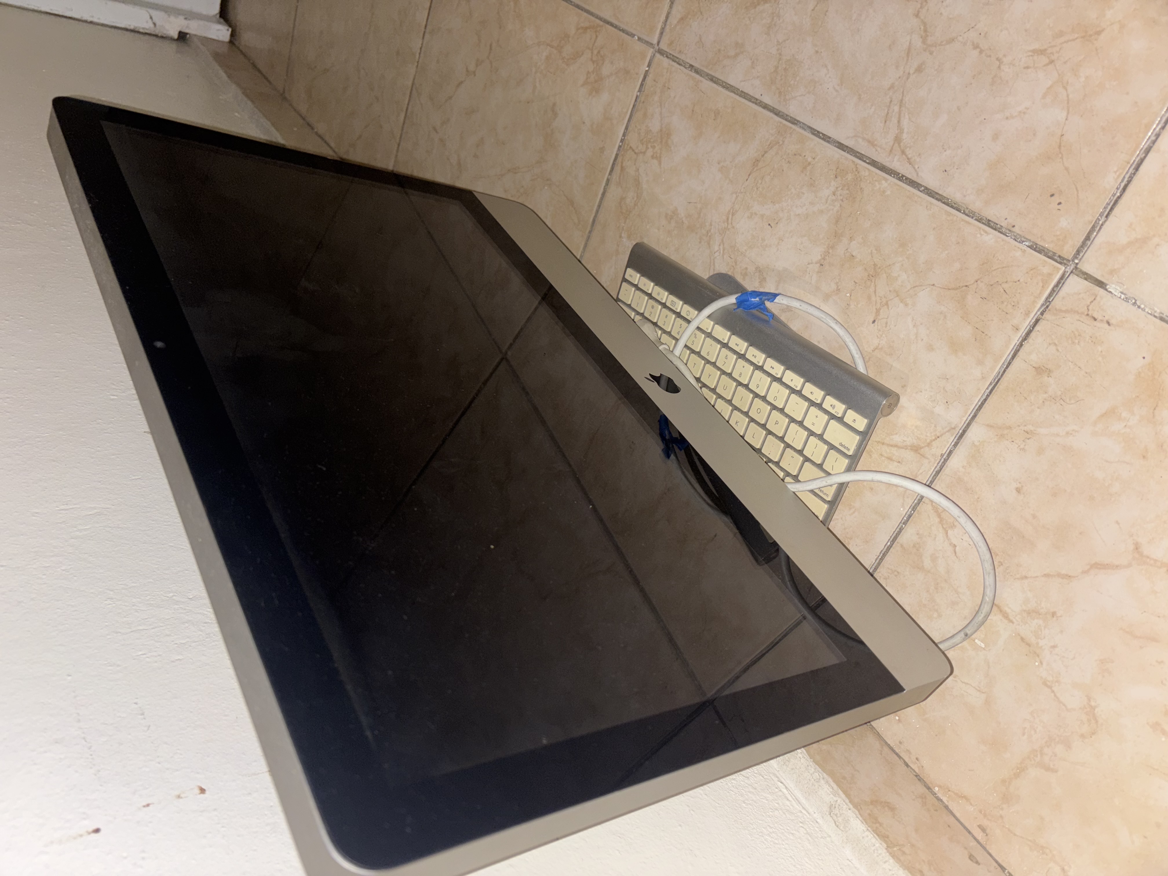 computadoras y laptops - ORDENADOR- MAC BOOK 2010  2