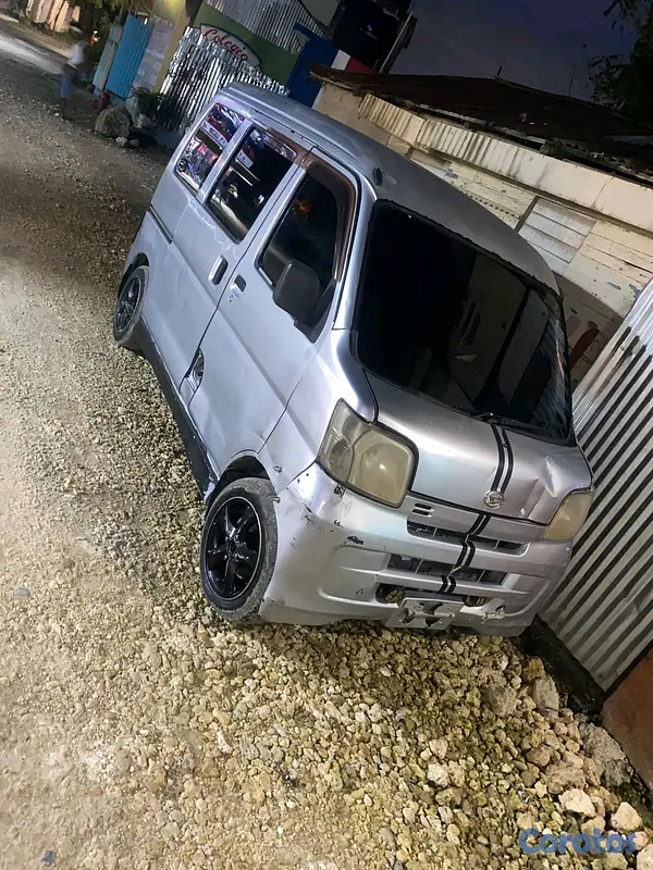 jeepetas y camionetas - usada pero en buen estado  2