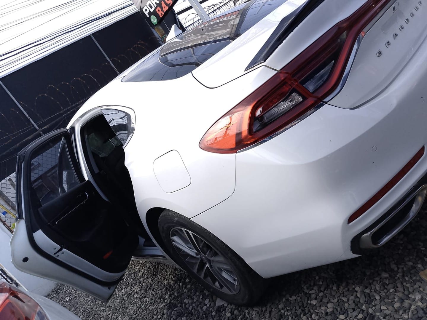 jeepetas y camionetas - HYUNDAI GRANDEUR 2018 BLANCO DESDE: RD$895,100.00  3