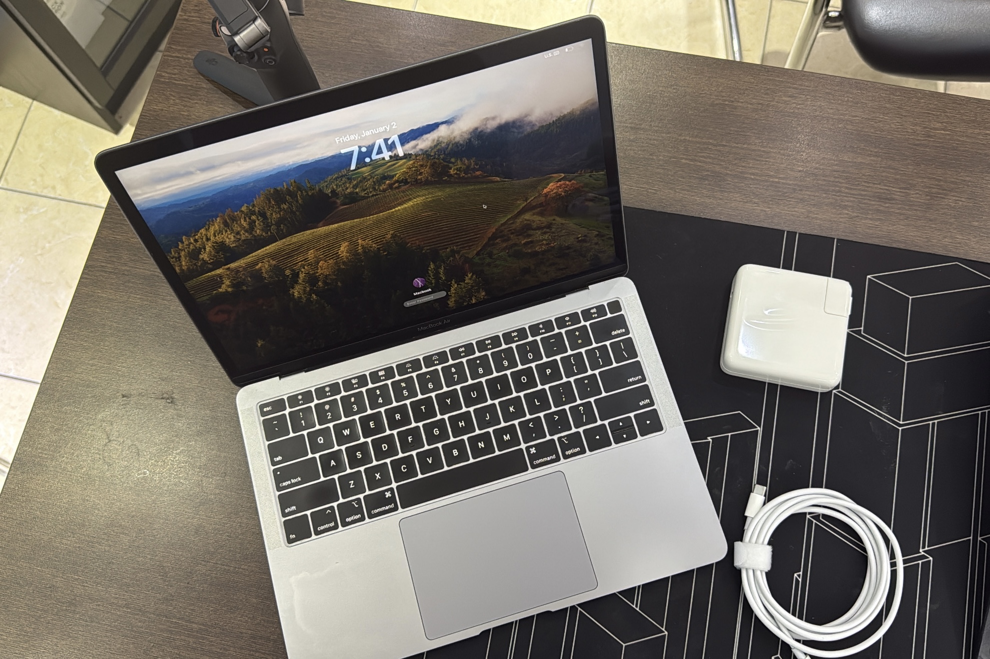 computadoras y laptops - MacBook Air 13.3 - inch / I5 INTEL Core / 8GB RAM  3
