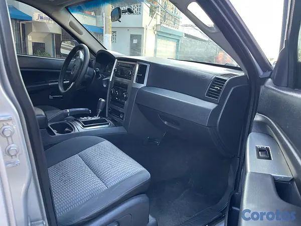 jeepetas y camionetas - Jeep Grand Cherokee Laredo 2009 5
