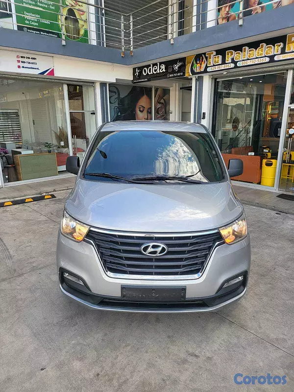 jeepetas y camionetas - HYUNDAI GRAND STAREX 2020 GRIS 3