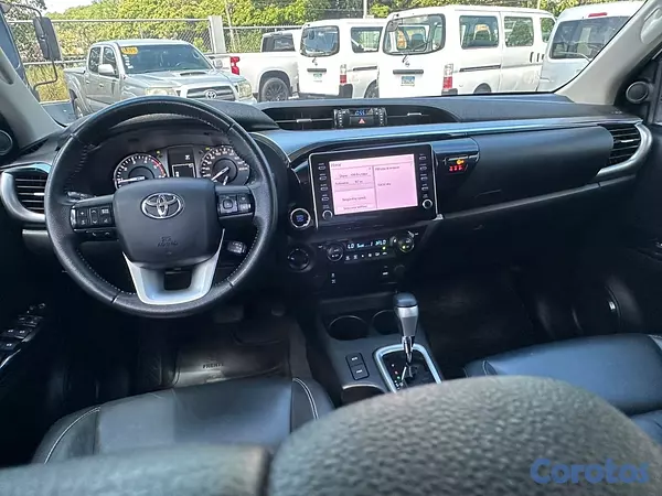 jeepetas y camionetas - Toyota hilux srv 2022 9