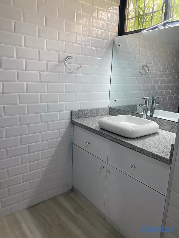 apartamentos - vendo en el millón primer piso 3 habitaciones dos baños paruqoe servicio remode 11