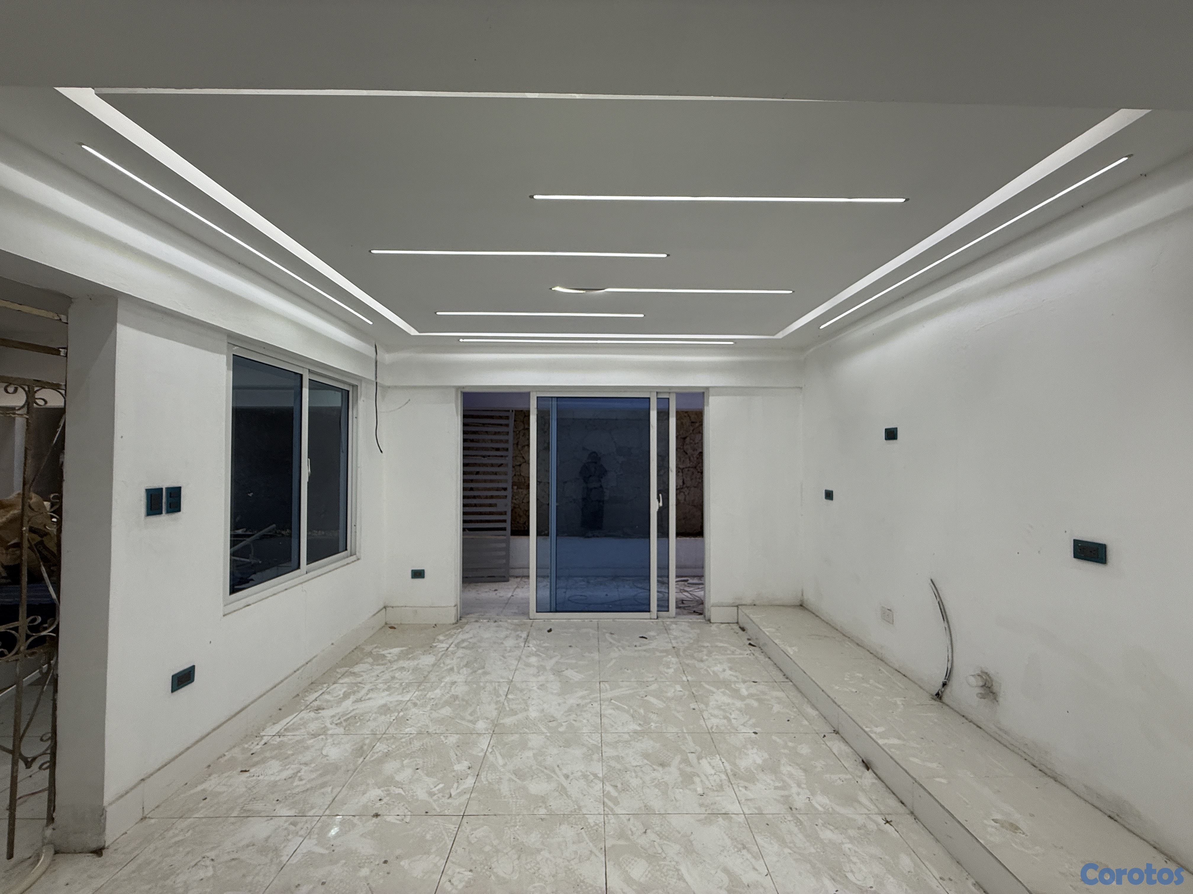 oficinas y locales comerciales - Local comercial en renta – Primer nivel, La Zurza, Santiago US 1,900 4