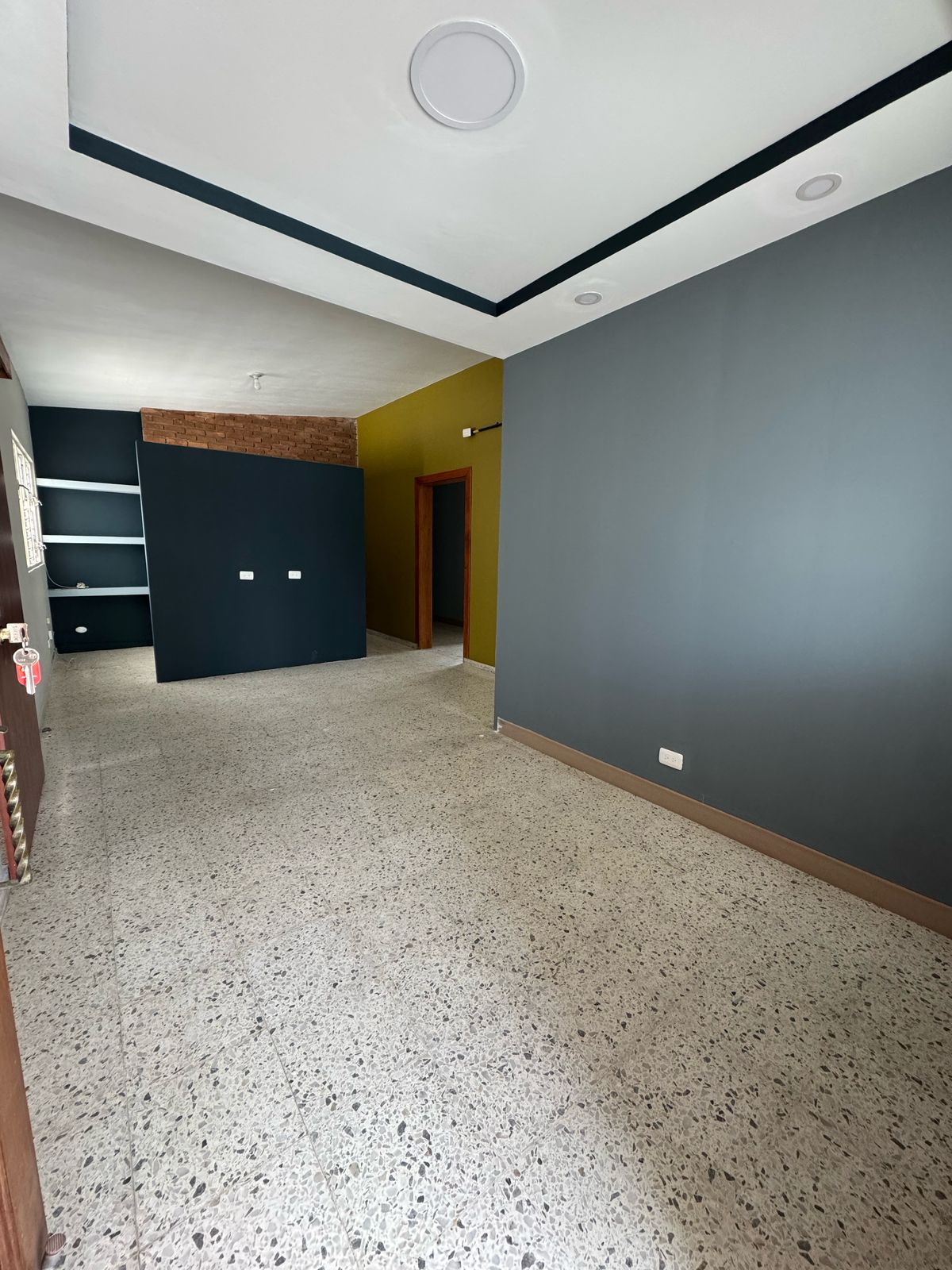 oficinas y locales comerciales - Segundo Piso En Piantini Próximo a Plaza Central 1
