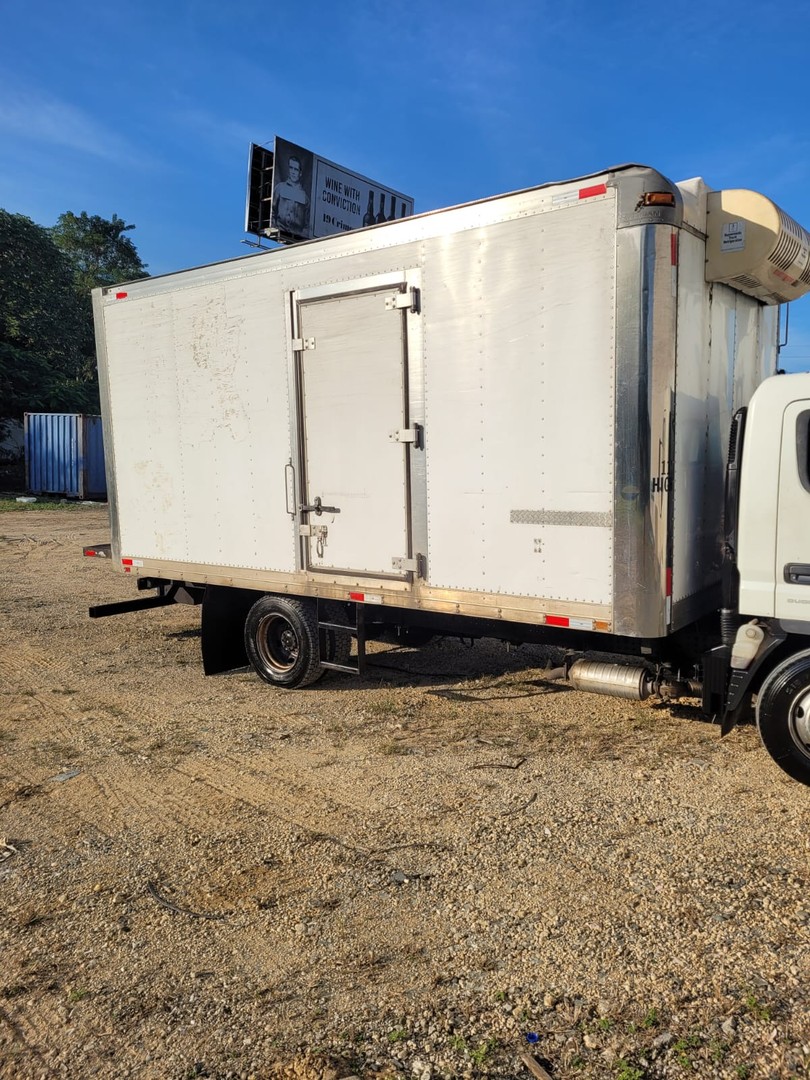 camiones y vehiculos pesados - Vendo traspaso de camion mitsubishi año 2014. $750,000 negociable.