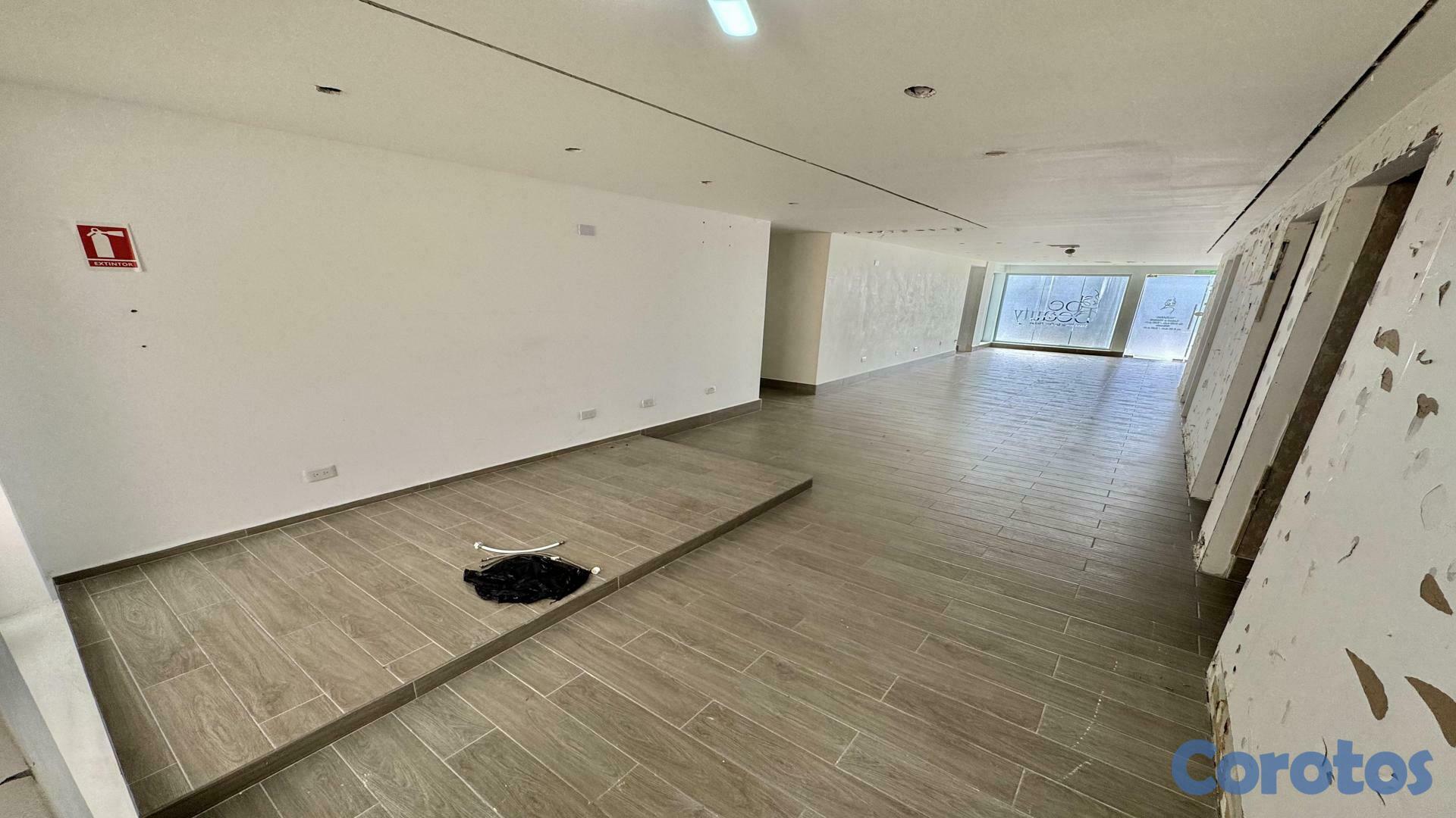 oficinas y locales comerciales - Local Comercial en Los Cacicazgos 4