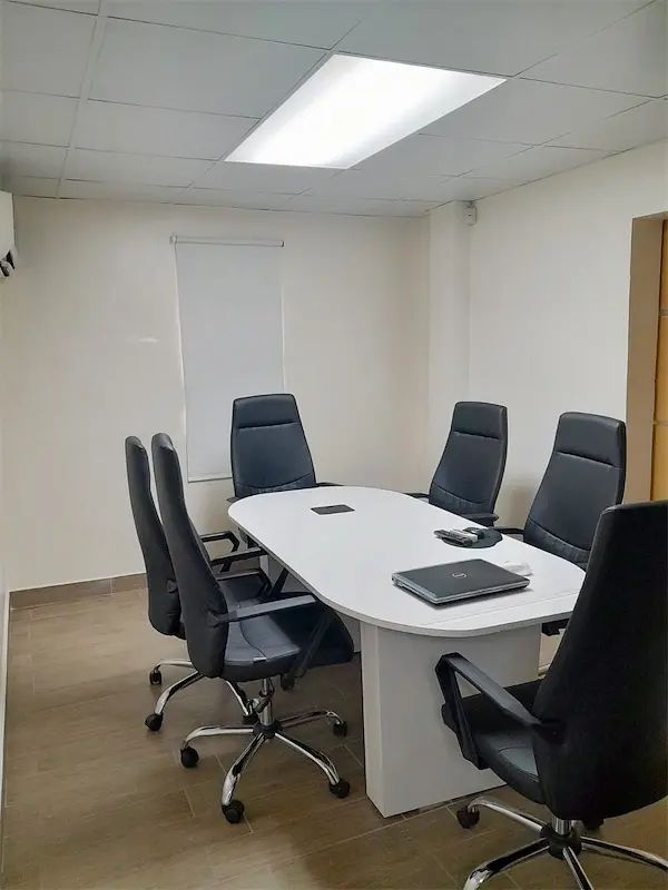 oficinas y locales comerciales - Local amoblado en Evaristo  6