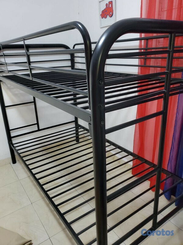 muebles y colchones - Camarote como nuevo sin colchón. Poco uso. Hierro de calidad, no se tambalea.  3