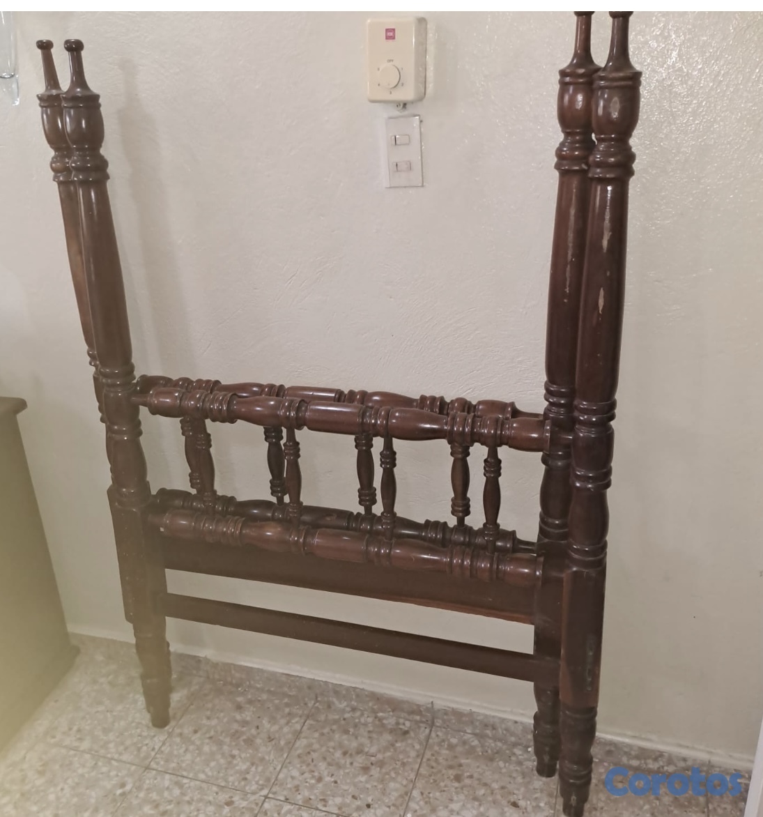 muebles y colchones - Juego de espaldar para una cama twin, le falta las 2