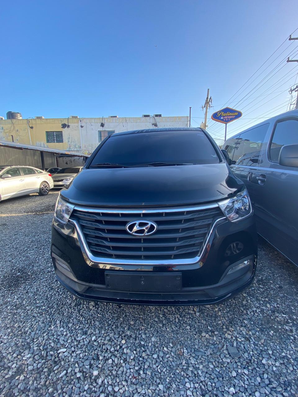 jeepetas y camionetas - HYUNDAI GRAND STAREX 2020 NEGRA DESDE: RD$ 1,550,000.00