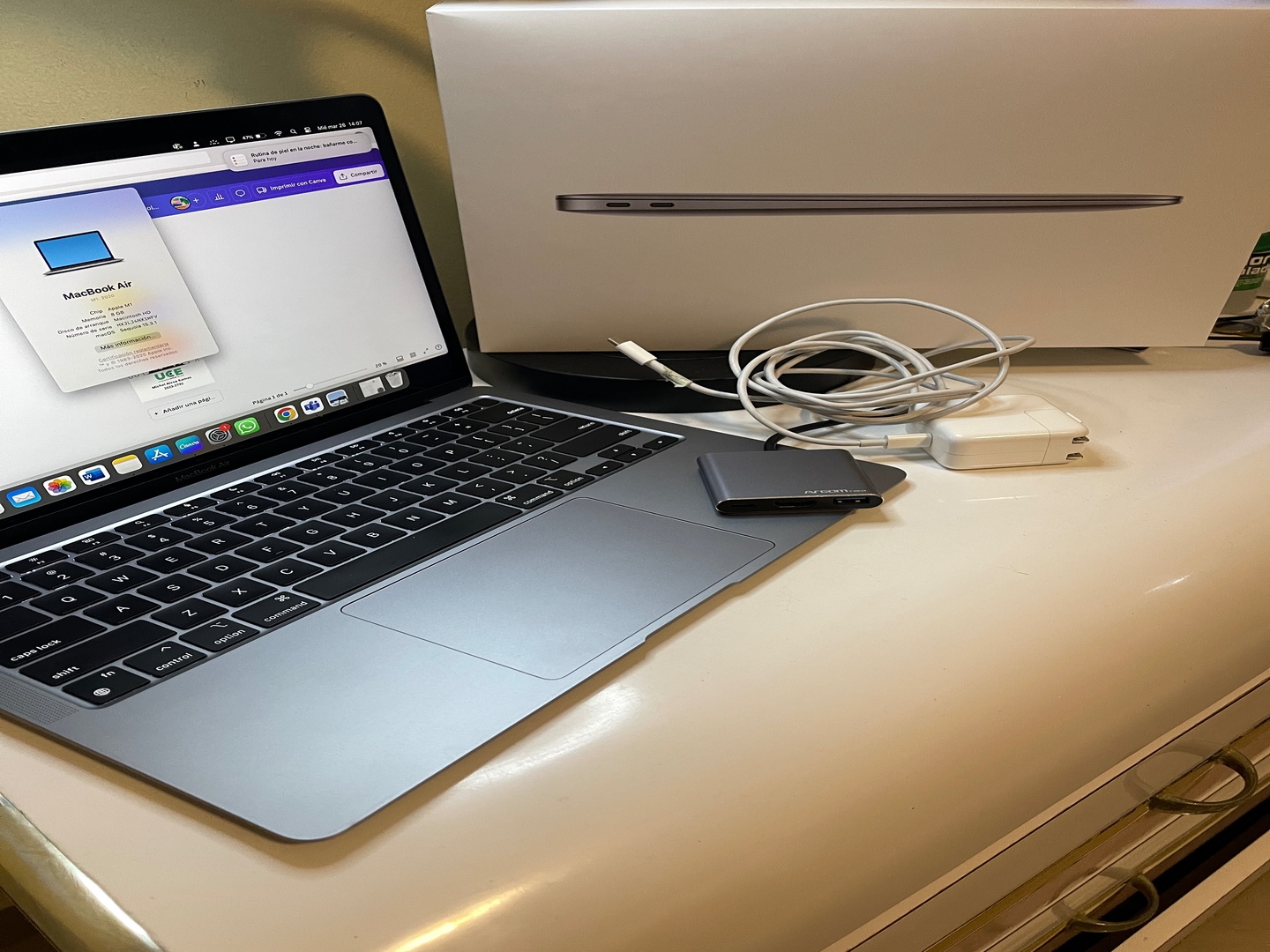 computadoras y laptops - Mac Book Air 2020 M1 como nueva  0