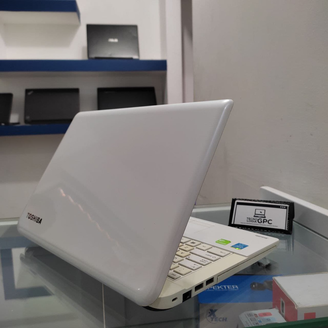 computadoras y laptops - GAMING 🖤⚡️ I5 4TA GEN - 750GB - 8GB - NVIDIA 2GB - LAPTOP TOSHIBA BLANCA