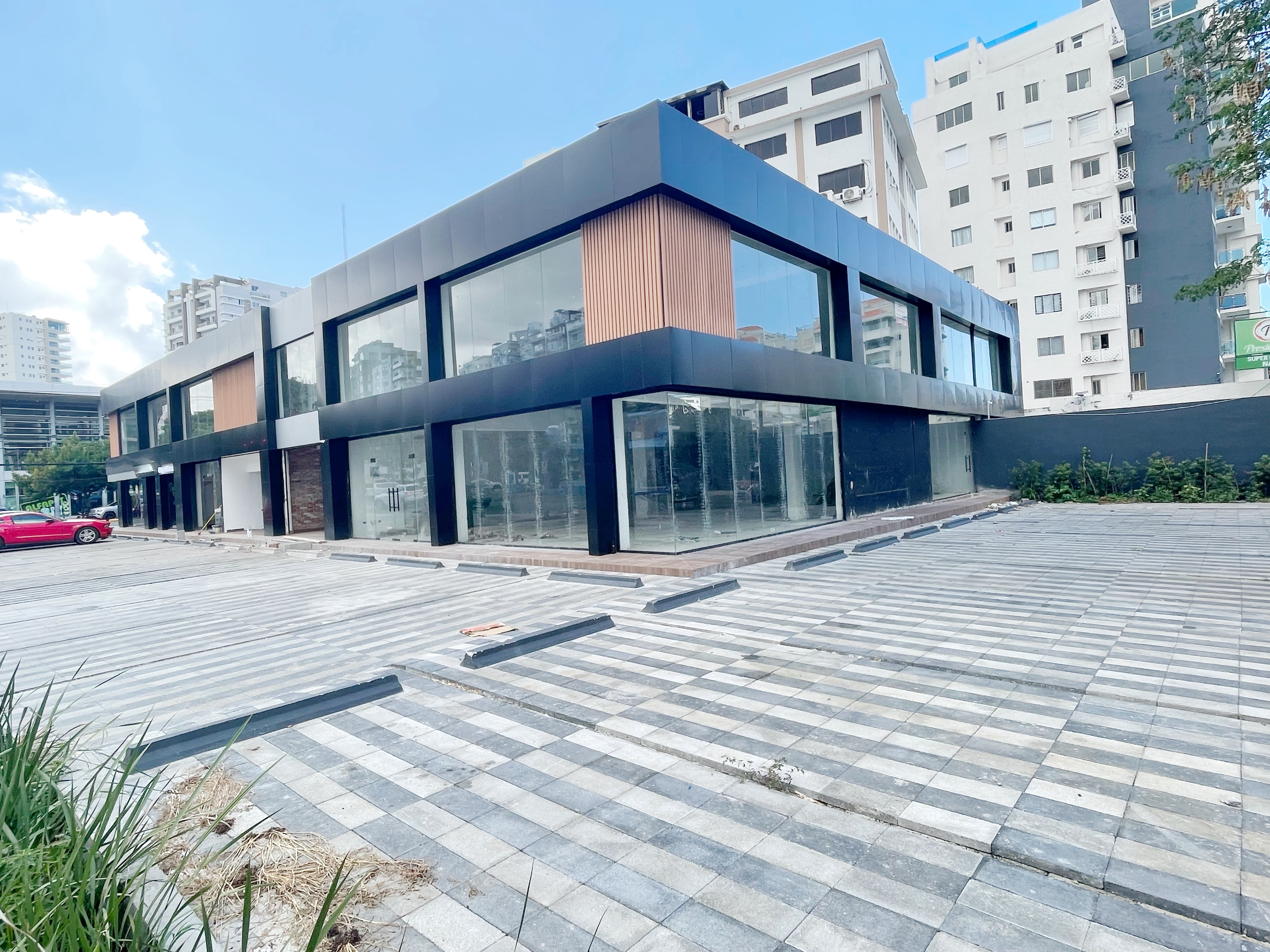 oficinas y locales comerciales - Alquiler local esquinero en Naco  1