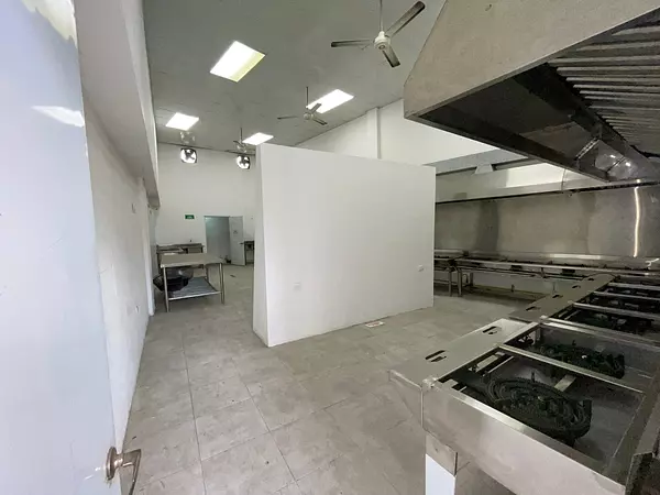 oficinas y locales comerciales - Se vende Local en Brisas de La Charles 3