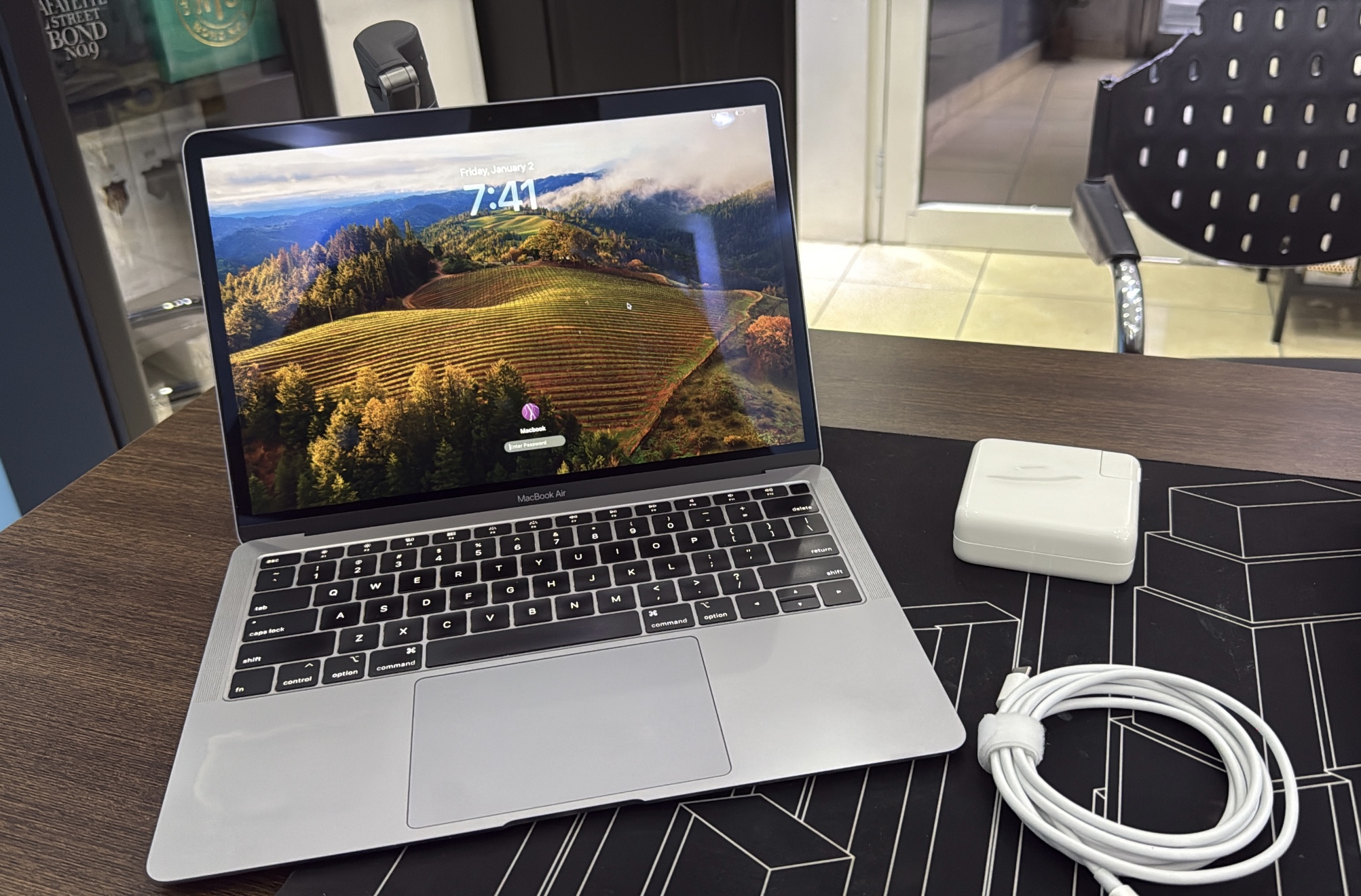 computadoras y laptops - MacBook Air 13.3 - inch / I5 INTEL Core / 8GB RAM  3