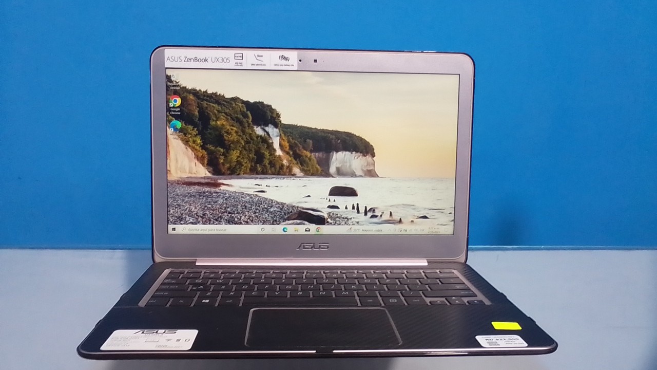 computadoras y laptops - Laptop ASUS ZENBOOK UX305 256SSD 8GB 13.3” intel core i5 (Grado A) + COVER