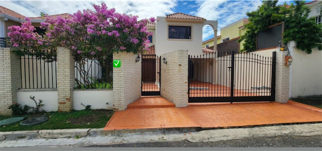 casas - Venta de casa en Arroyo Hondo cerca del jardín botánico Distrito Nacional 