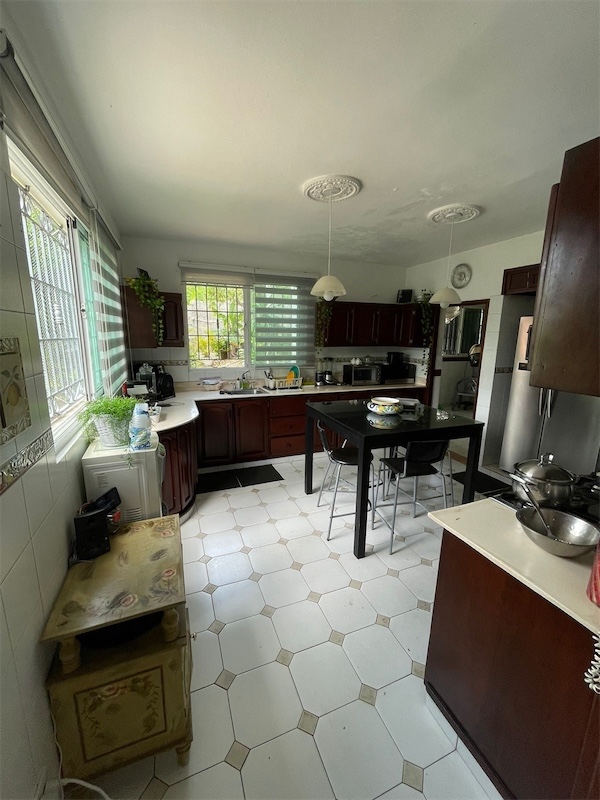 casas - Venta de majestuosa casa en alameda Distrito Nacional con 1,448mts y piscina 2