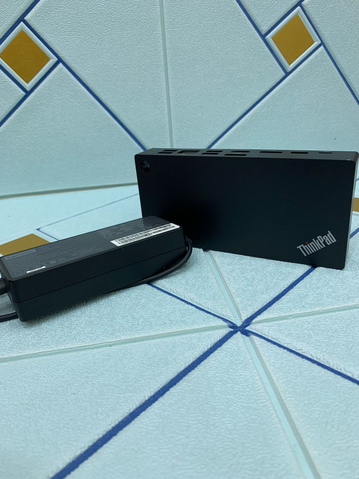 accesorios para electronica - lenovo thinkpad USB -C dock gen2  0