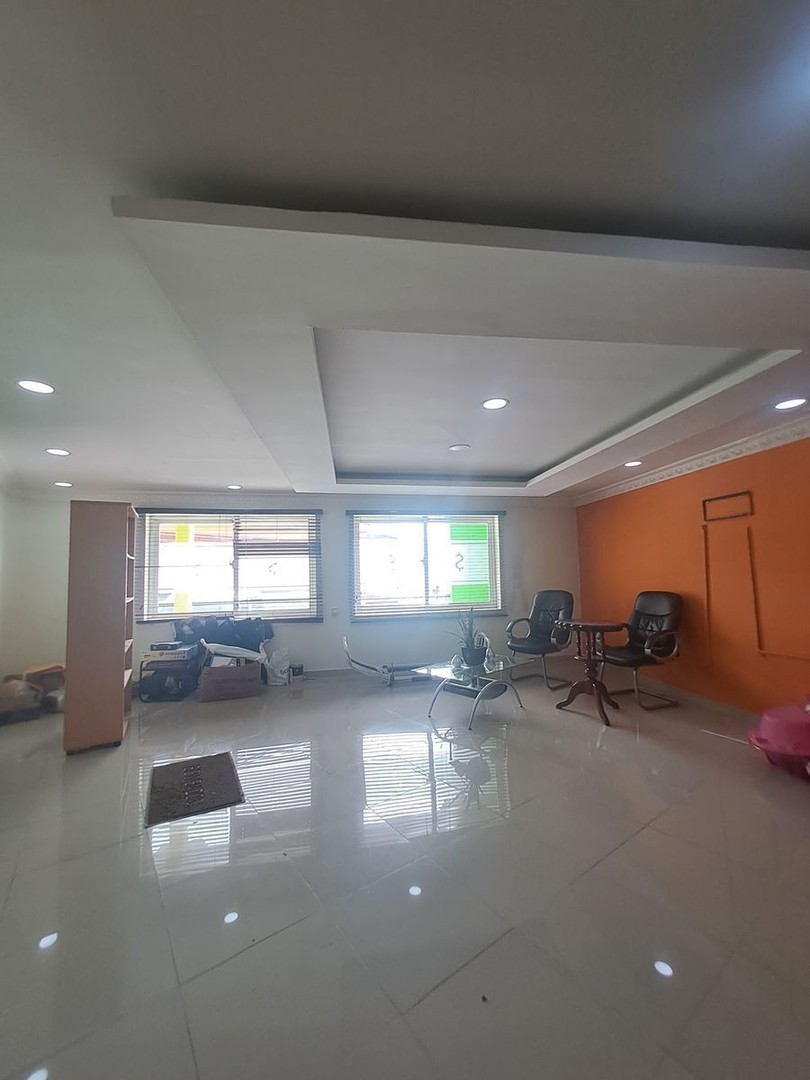 oficinas y locales comerciales - Alquilo Local 80 mts en la 27 febrero  6
