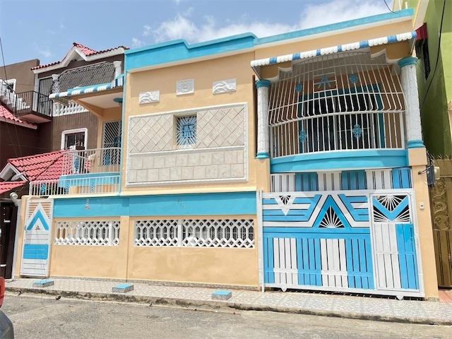 casas - Venta de casa en la urbanización mi hogar con 2 apartamentos Santo Domingo este