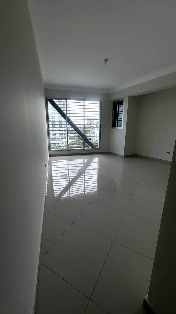 apartamentos - VENDO apartamento remodelado en Serralles 8